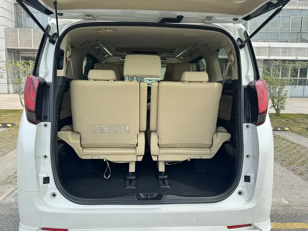 Toyota Alphard 2016 — фото 16
