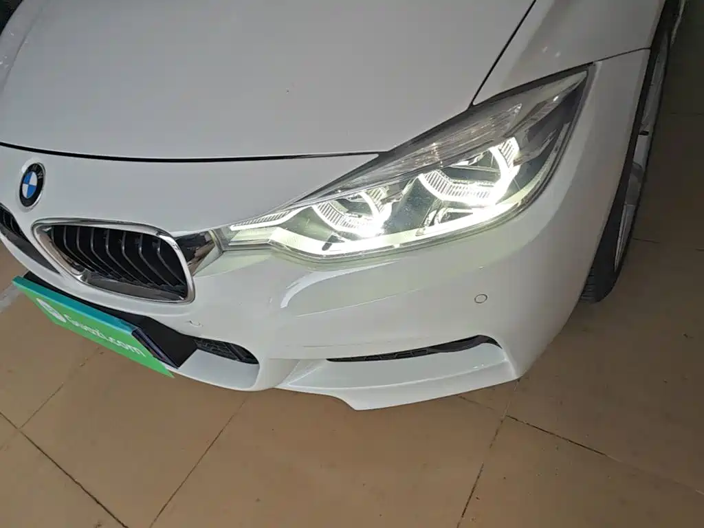 BMW 3 Series 2017 — фото 18