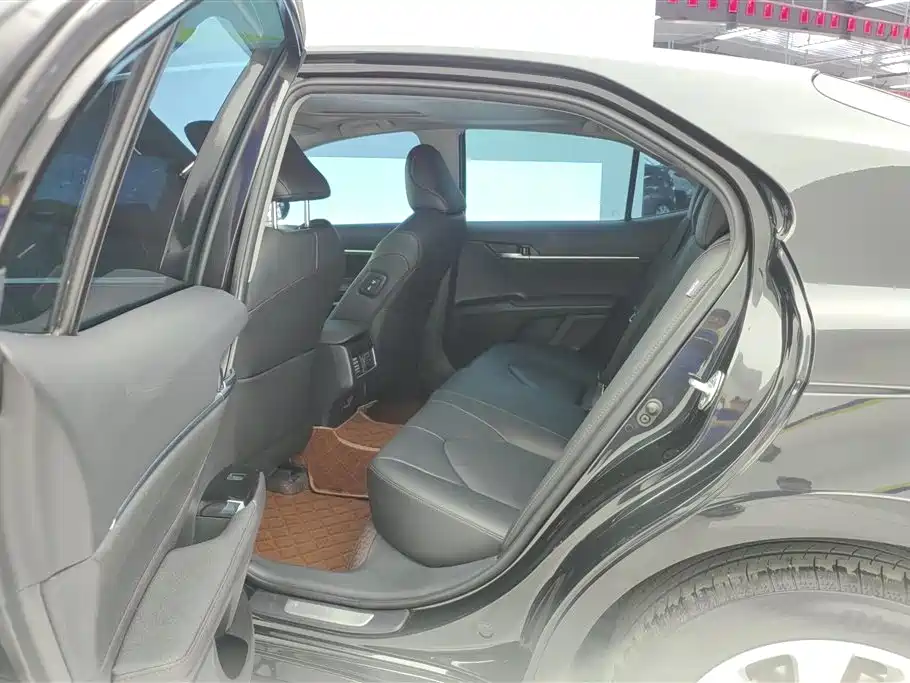 Toyota Camry 2023 — фото 11