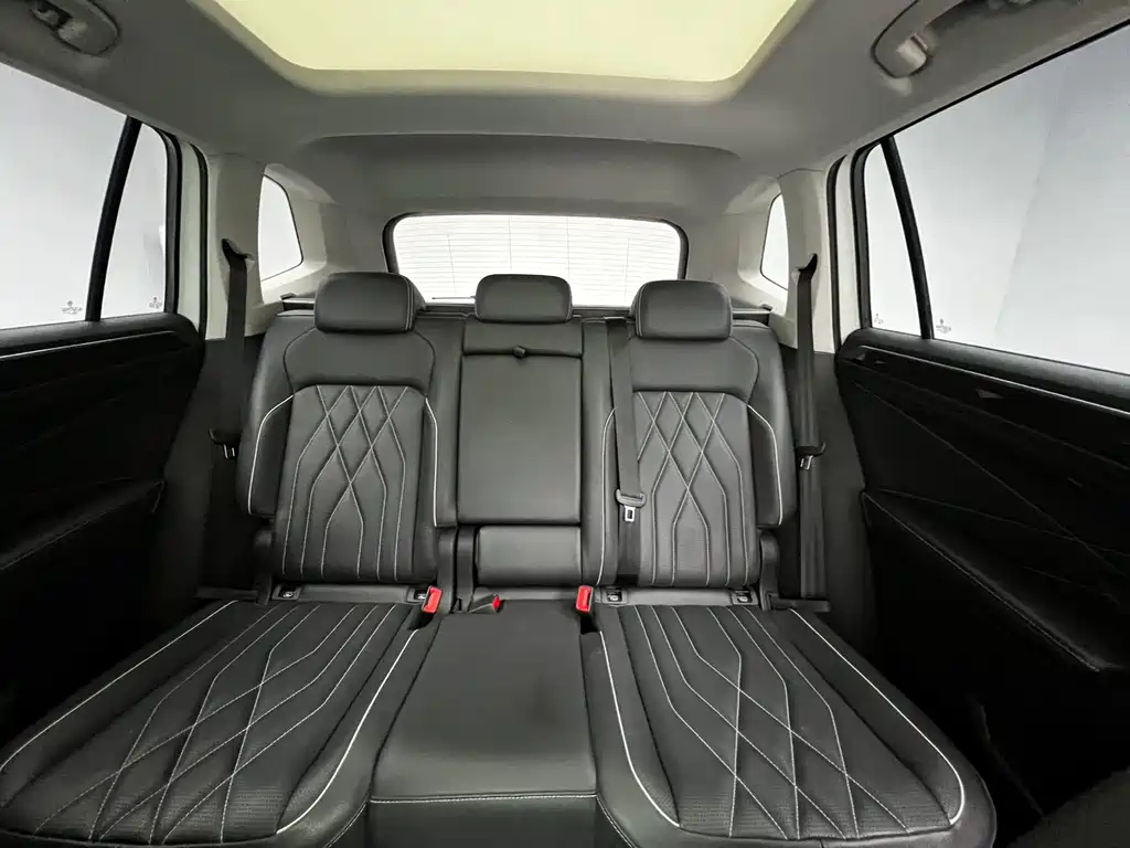 Volkswagen Tiguan L 2023 — фото 15