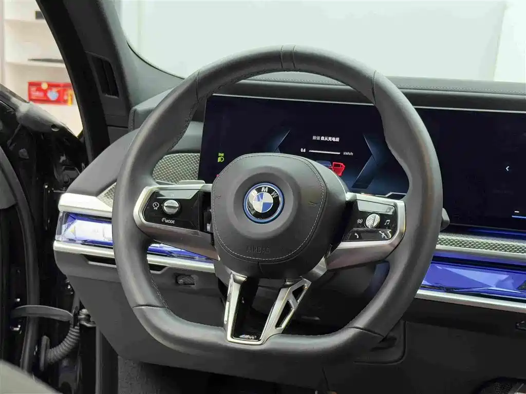 BMW i7 2023 — фото 13