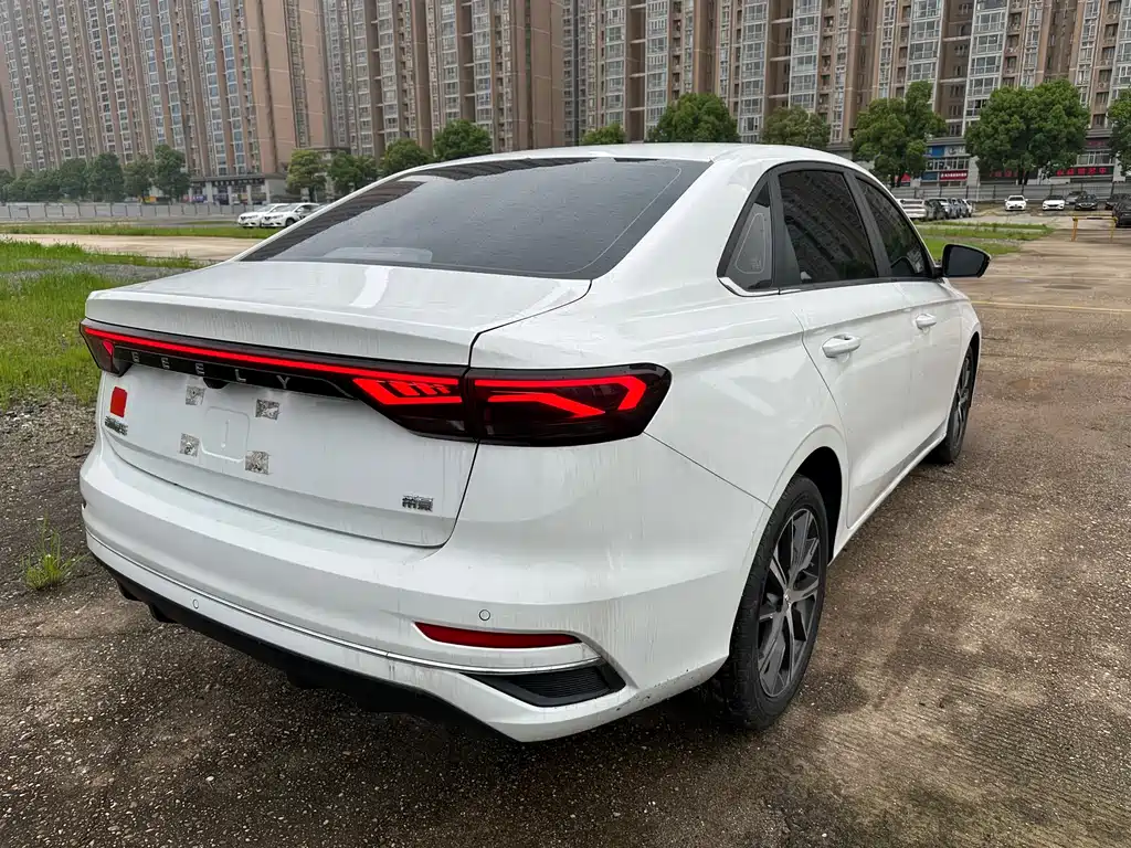 Geely Emgrand 2023 — фото 9