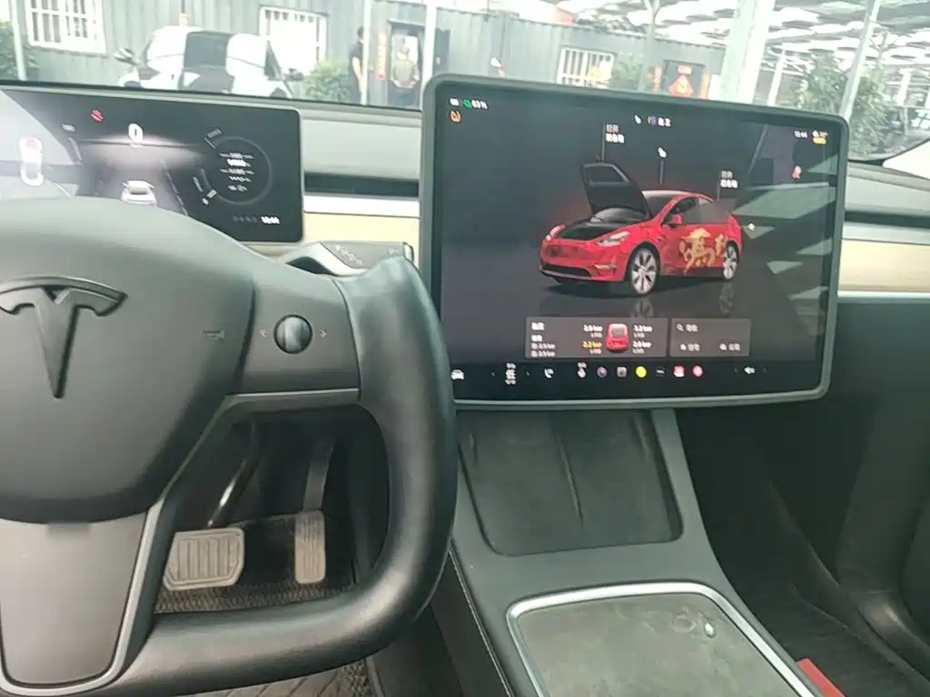 Tesla Model Y 2023 — фото 10