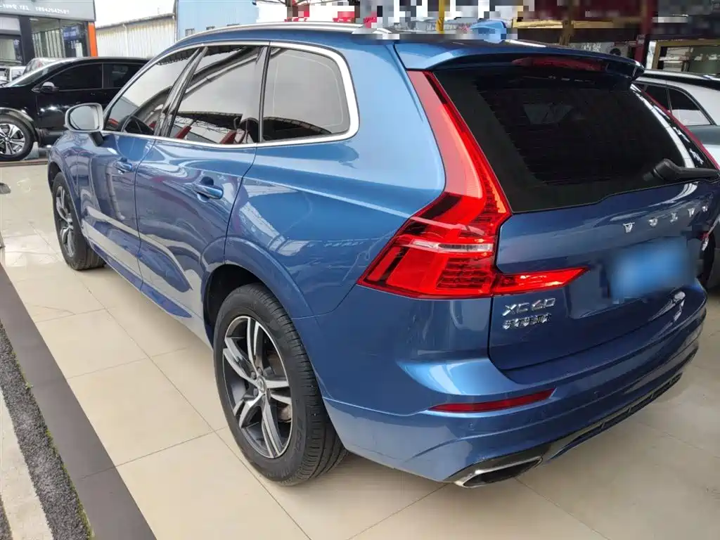 Volvo XC60 2018 — фото 23
