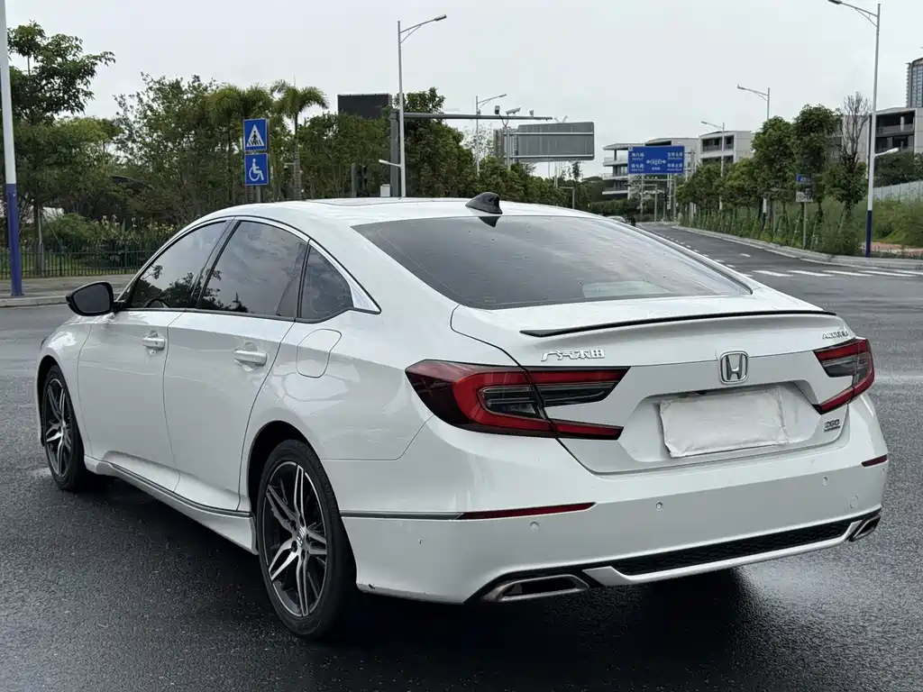 Honda Accord 2022 — фото 10