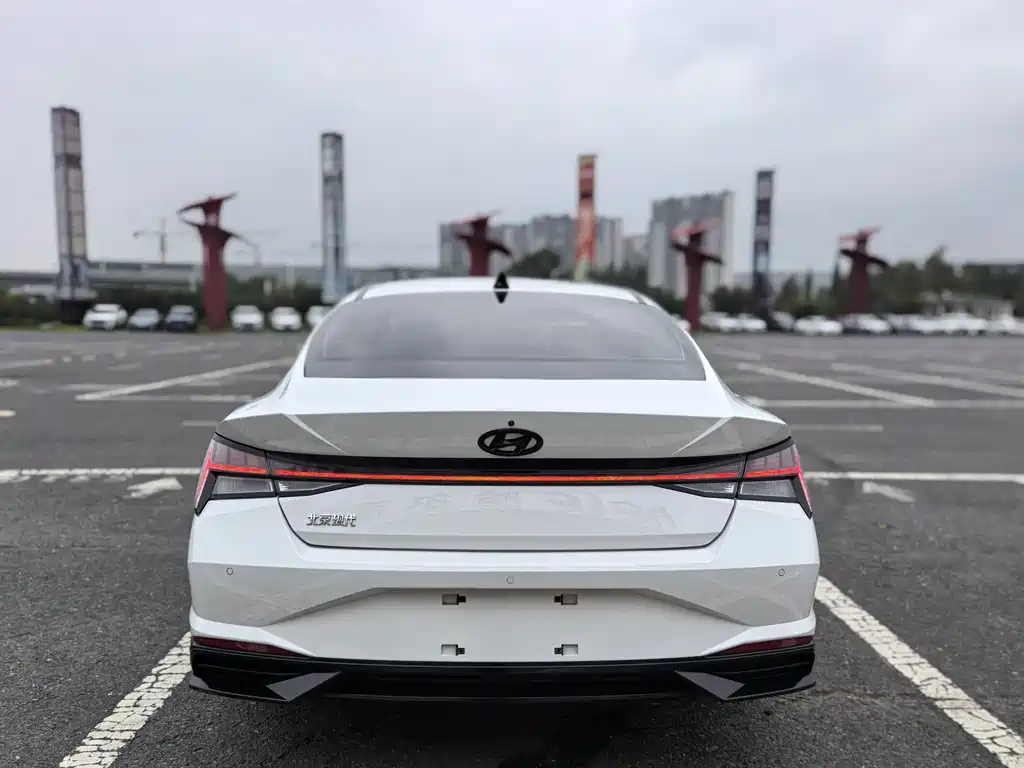 Hyundai Elantra 2023