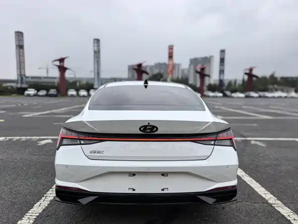 Hyundai Elantra 2023