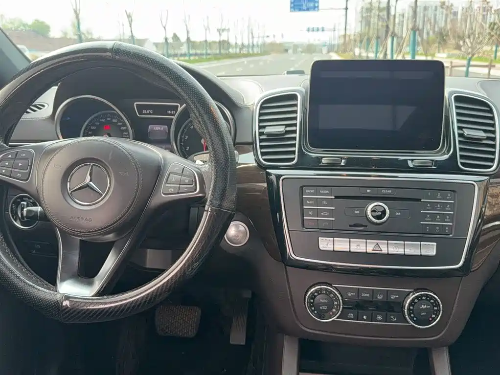 Mercedes-Benz GLS 2018 — фото 10