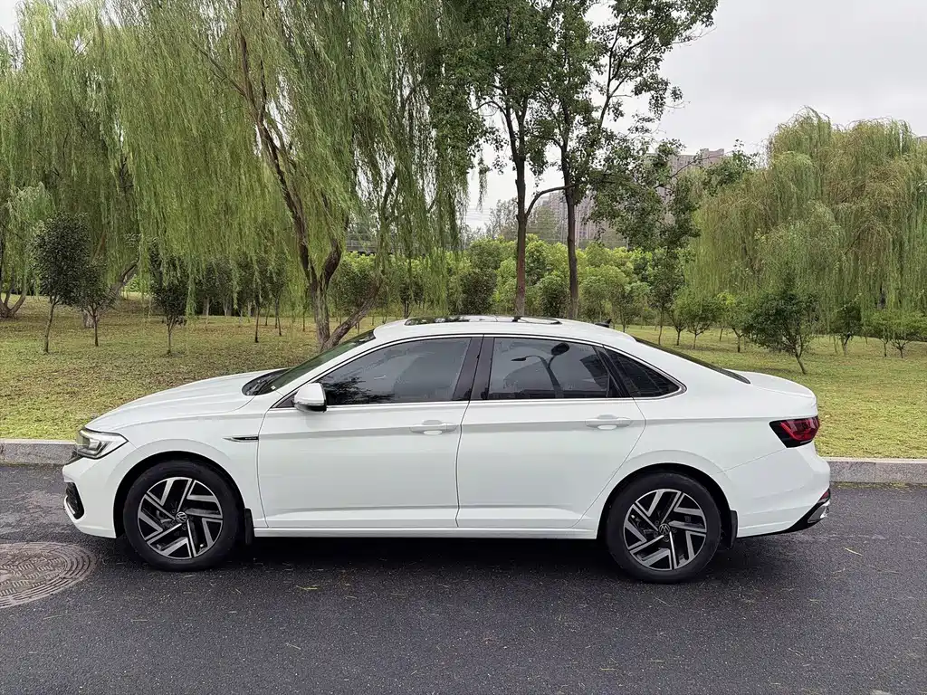 Volkswagen Sagitar 2022