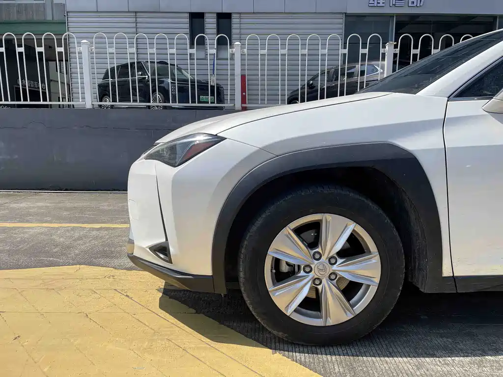 Lexus UX 2023 — фото 6