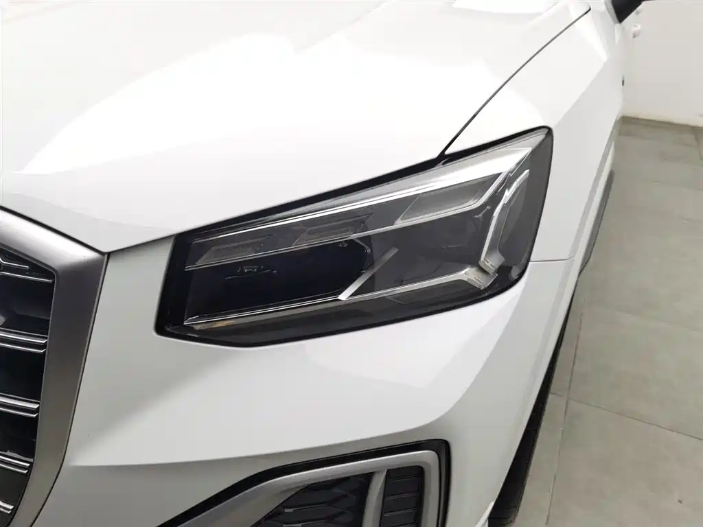 Audi Q2L 2024
