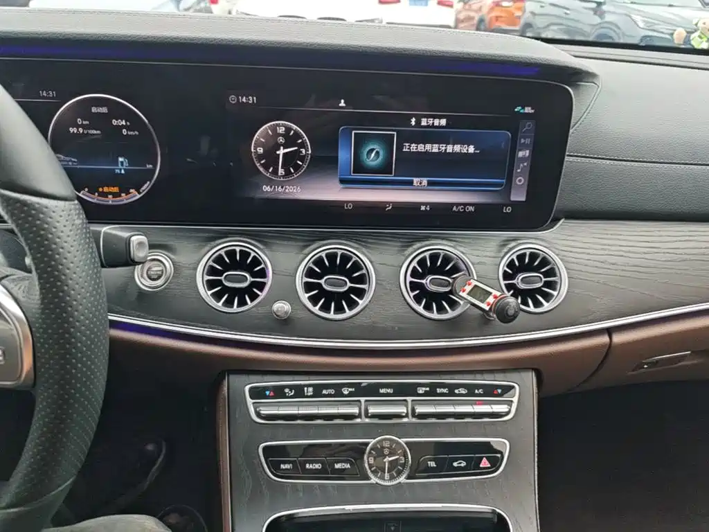 Mercedes-Benz E-Class 2019 — фото 13