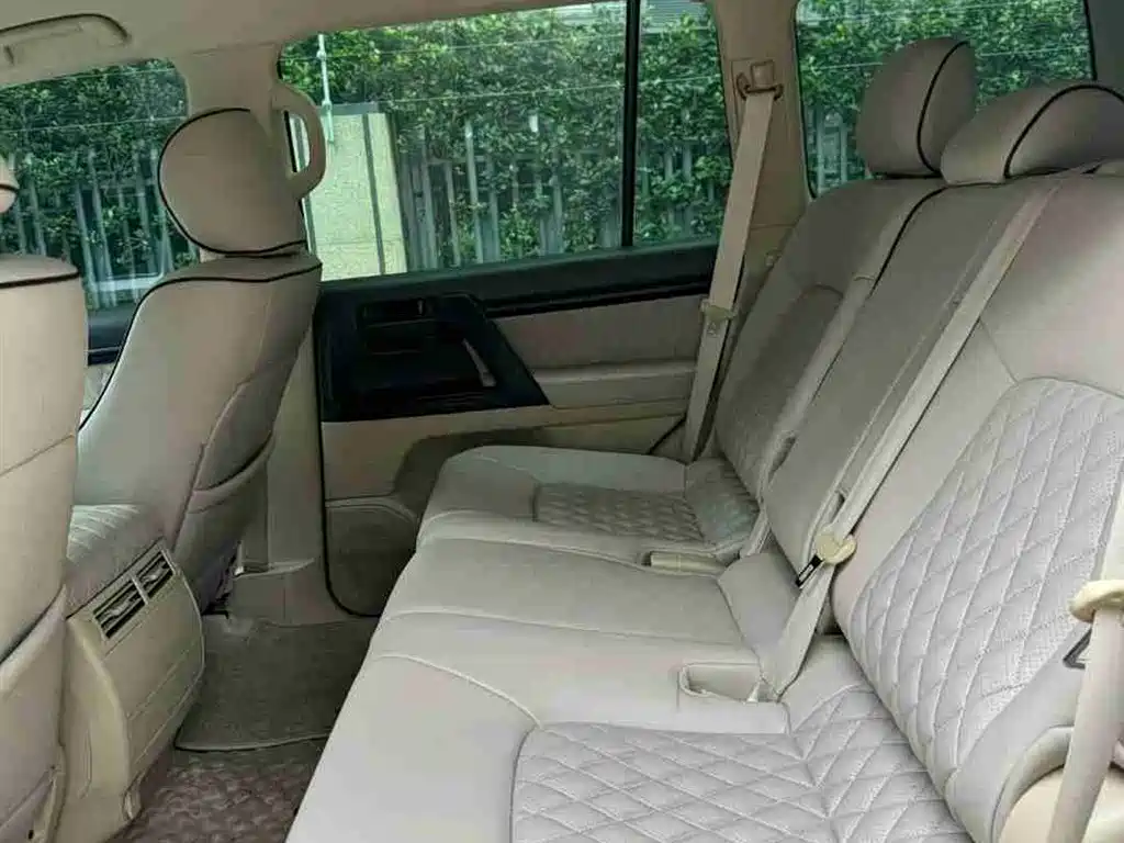 Toyota Land Cruiser 2018 — фото 10