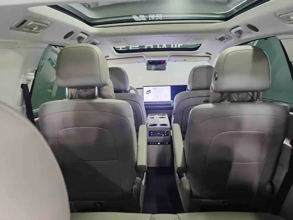 Li Auto i8 2025 — фото 10