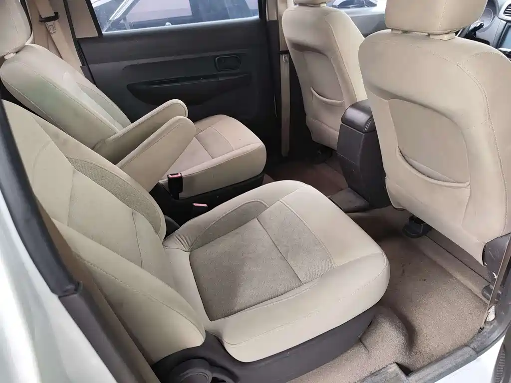 Wuling Hongguang 2015