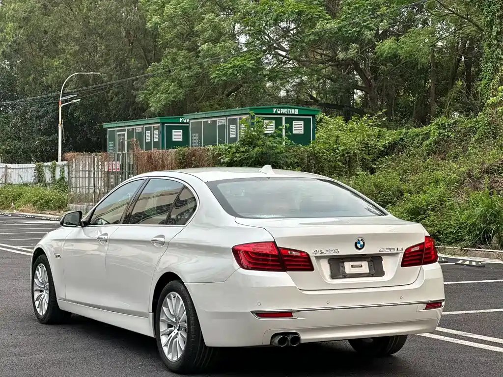 BMW 5 Series 2013 — фото 9