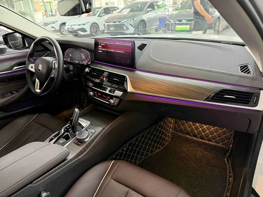 BMW 5 Series 2023 — фото 16