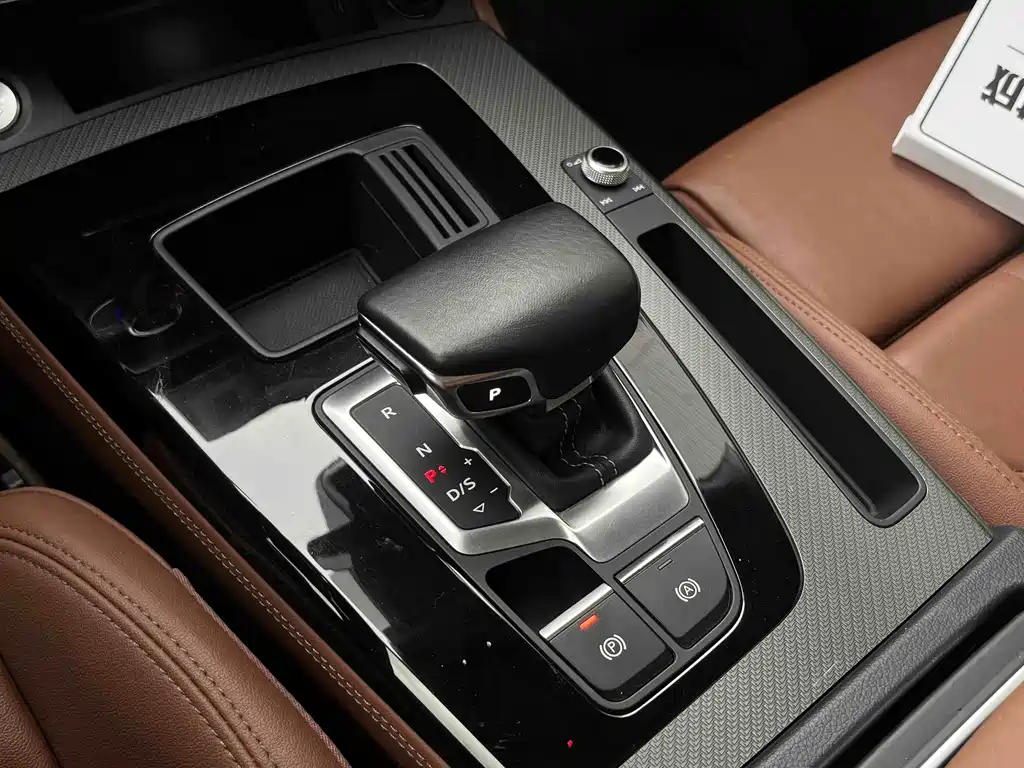 Audi Q5L 2022 — фото 15