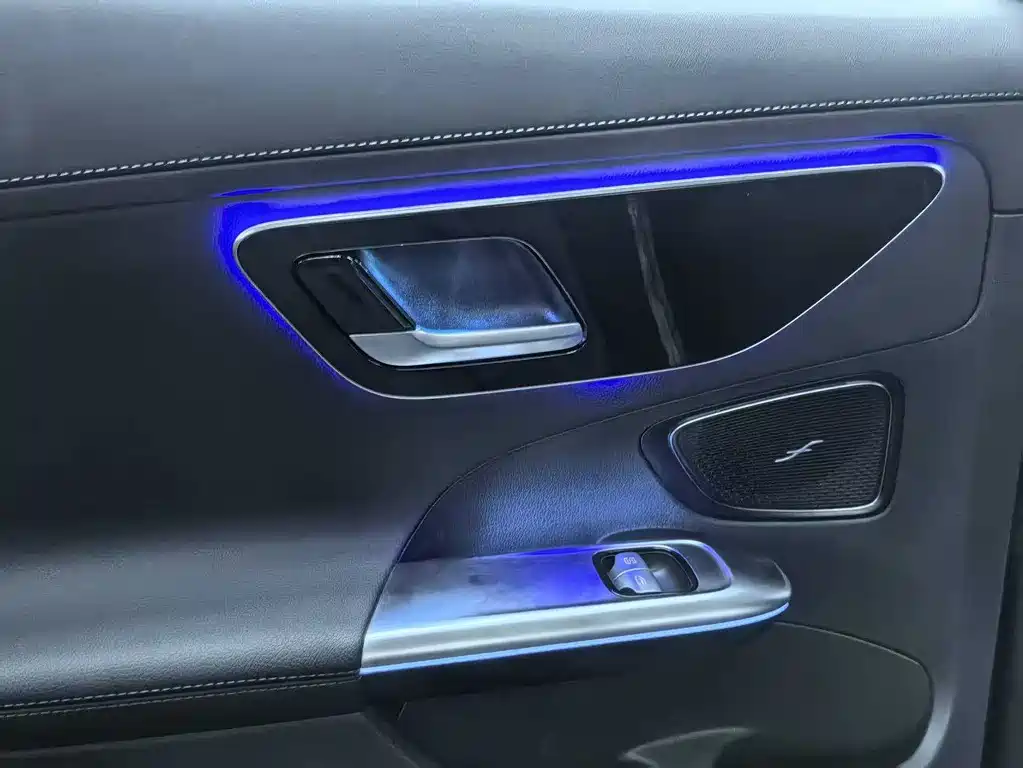 Mercedes-Benz C-Class 2023 — фото 17
