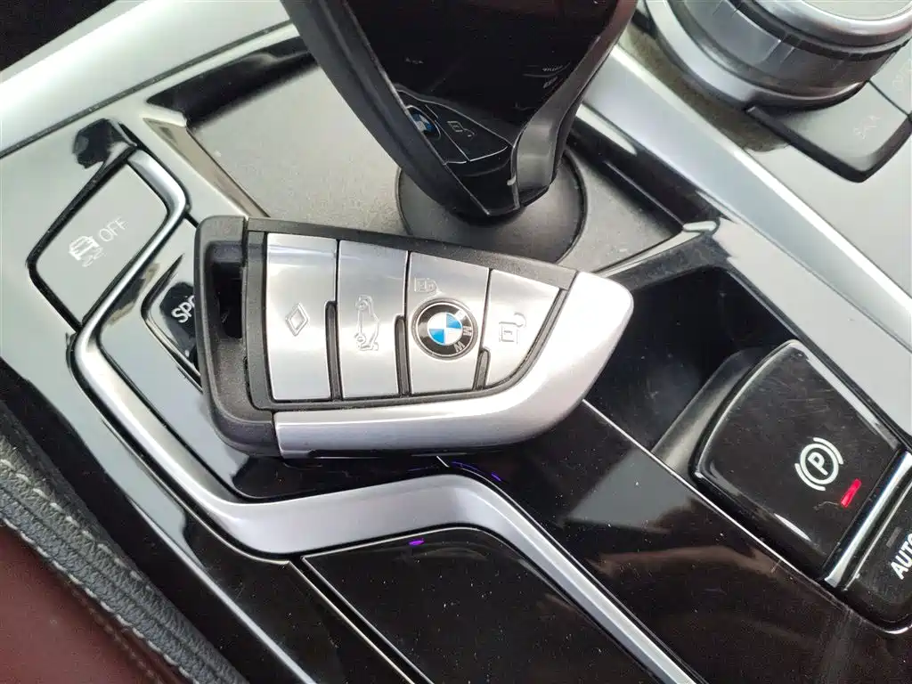 BMW 5 Series 2020 — фото 9