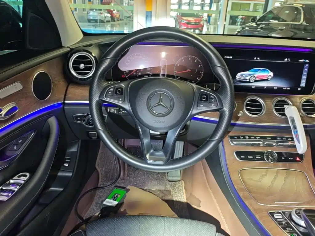 Mercedes-Benz E-Class 2018 — фото 11