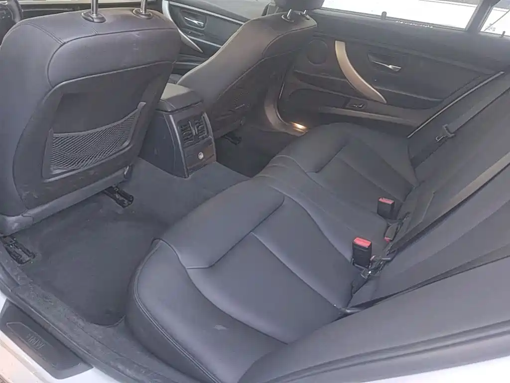 BMW 3 Series 2015 — фото 17