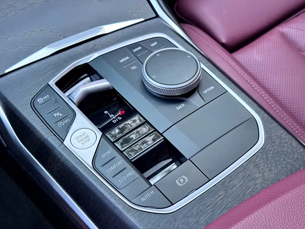 BMW 3 Series 2024 — фото 16