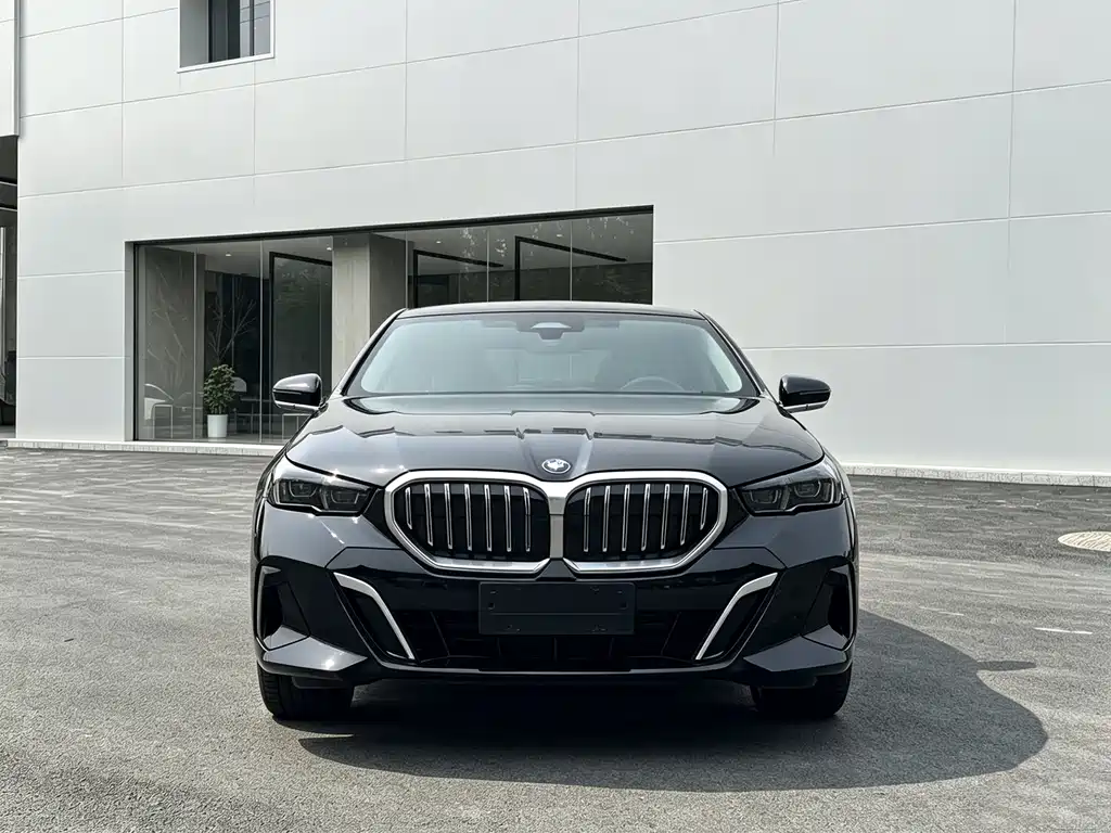 BMW 5 Series 2025