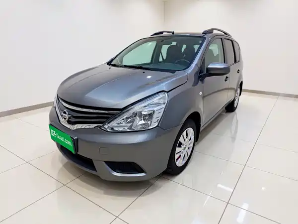 Nissan Livina 2015