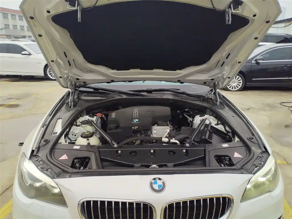 BMW 5 Series 2015 — фото 20