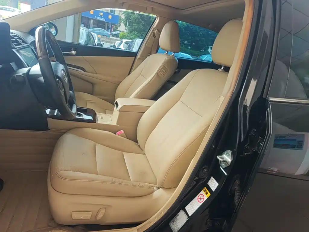 Toyota Camry 2017 — фото 15