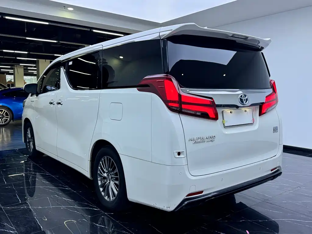 Toyota Alphard 2021 — фото 23