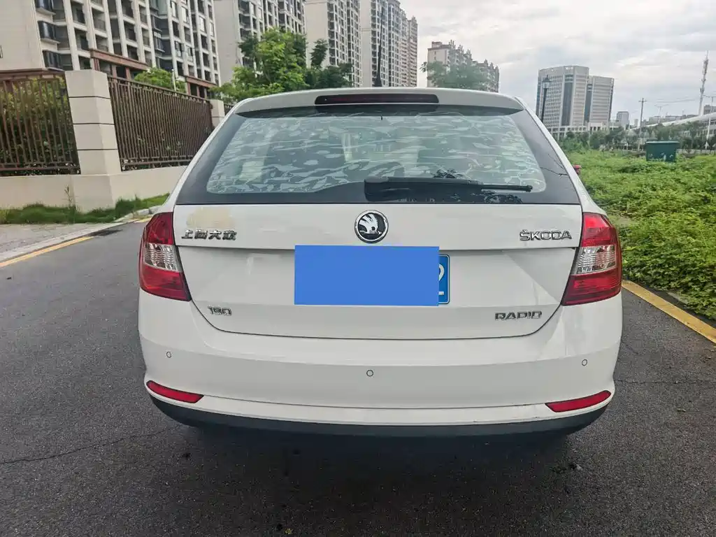 Skoda Rapid Spaceback 2016 — фото 9
