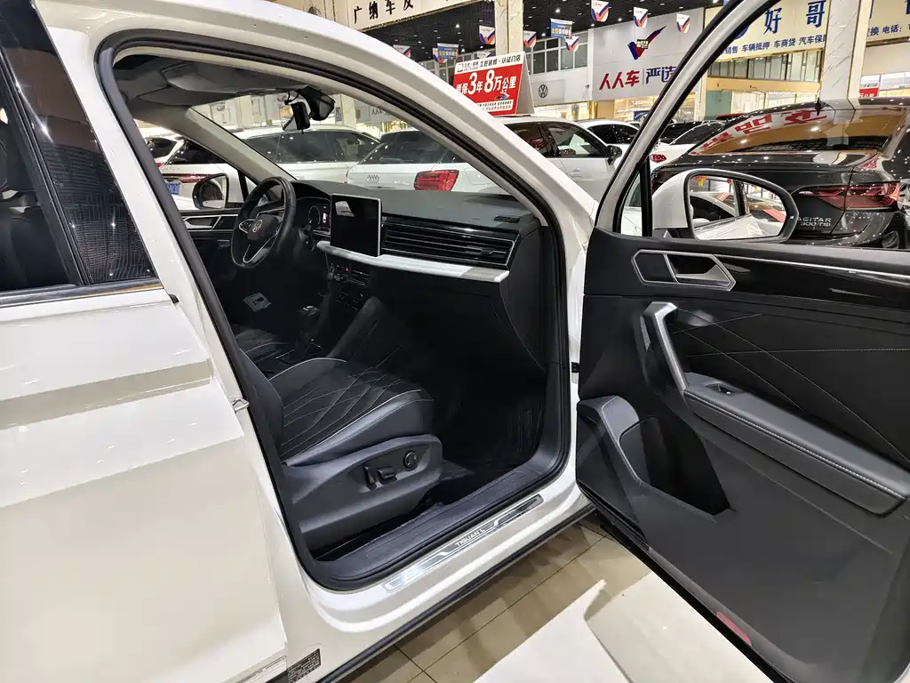 Volkswagen Tiguan L 2022 — фото 12