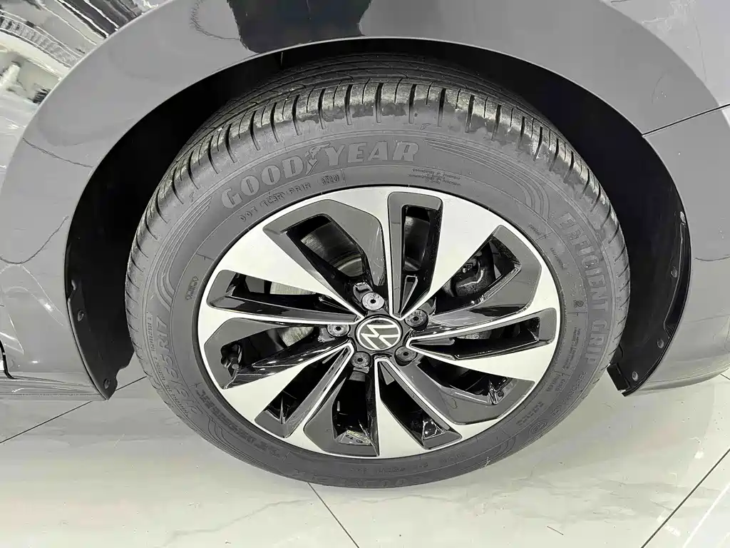 Volkswagen Passat 2023 — фото 20