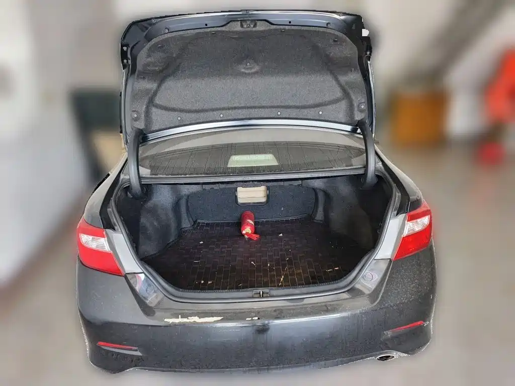 Toyota Camry 2014 — фото 10