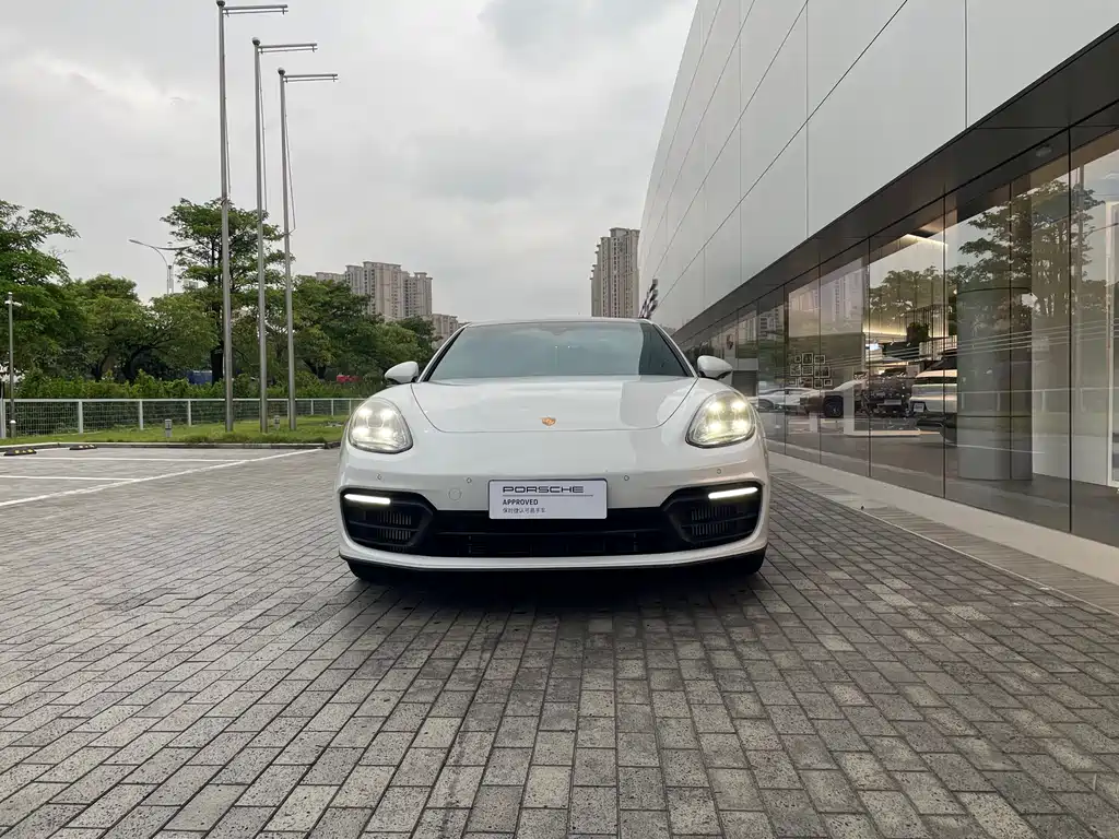 Porsche Panamera 2023