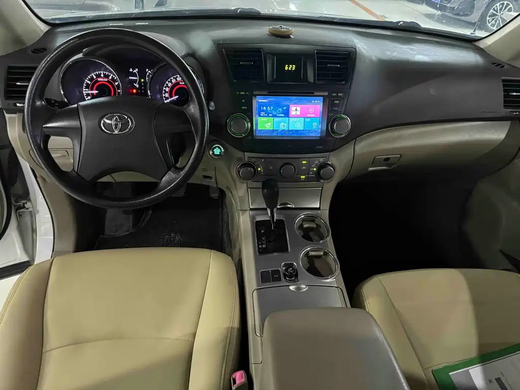 Toyota Highlander 2015 — фото 6