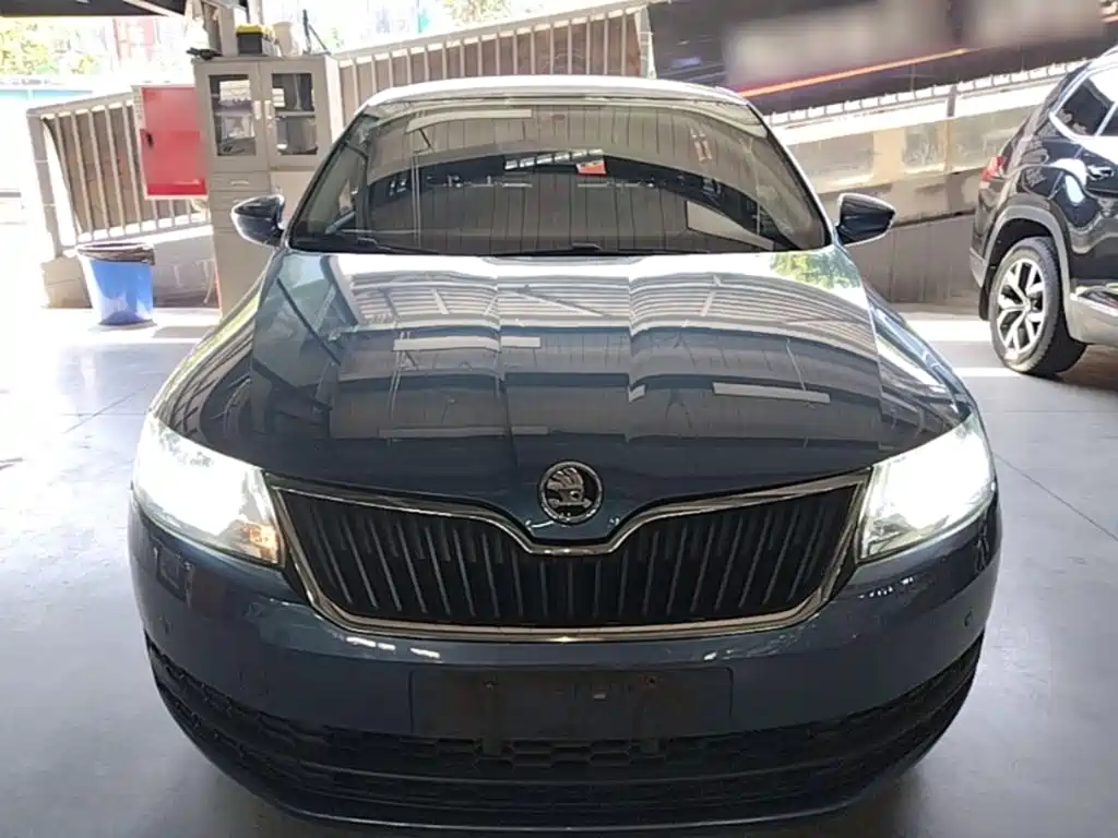 Skoda Rapid Spaceback 2014 — фото 3