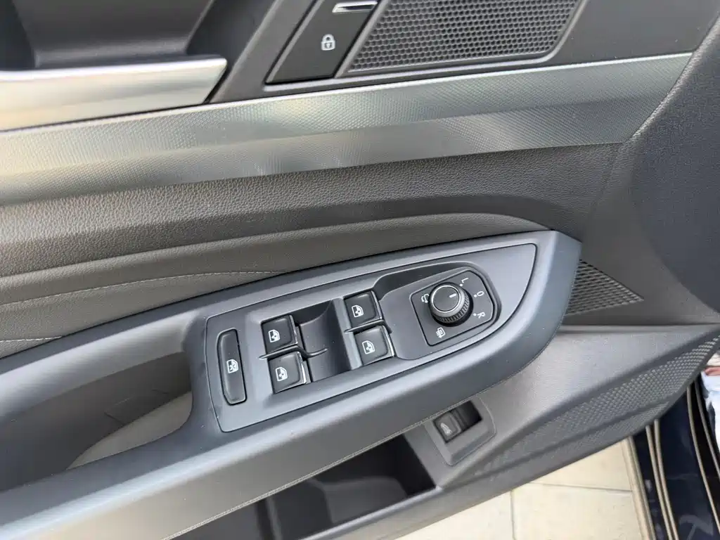 Volkswagen Passat 2023 — фото 12