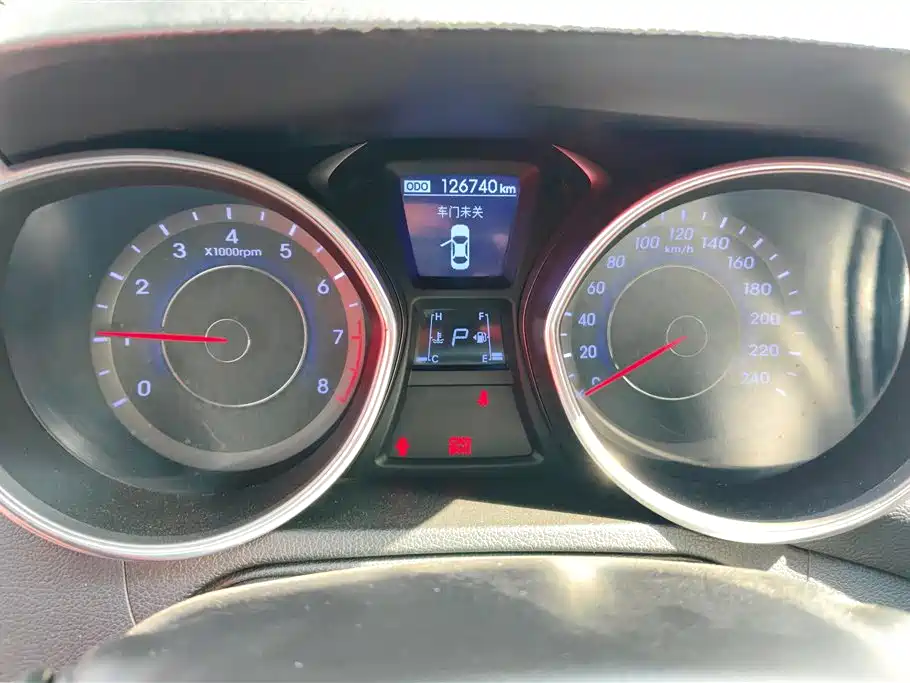 Hyundai Elantra Langdong 2015 — фото 14