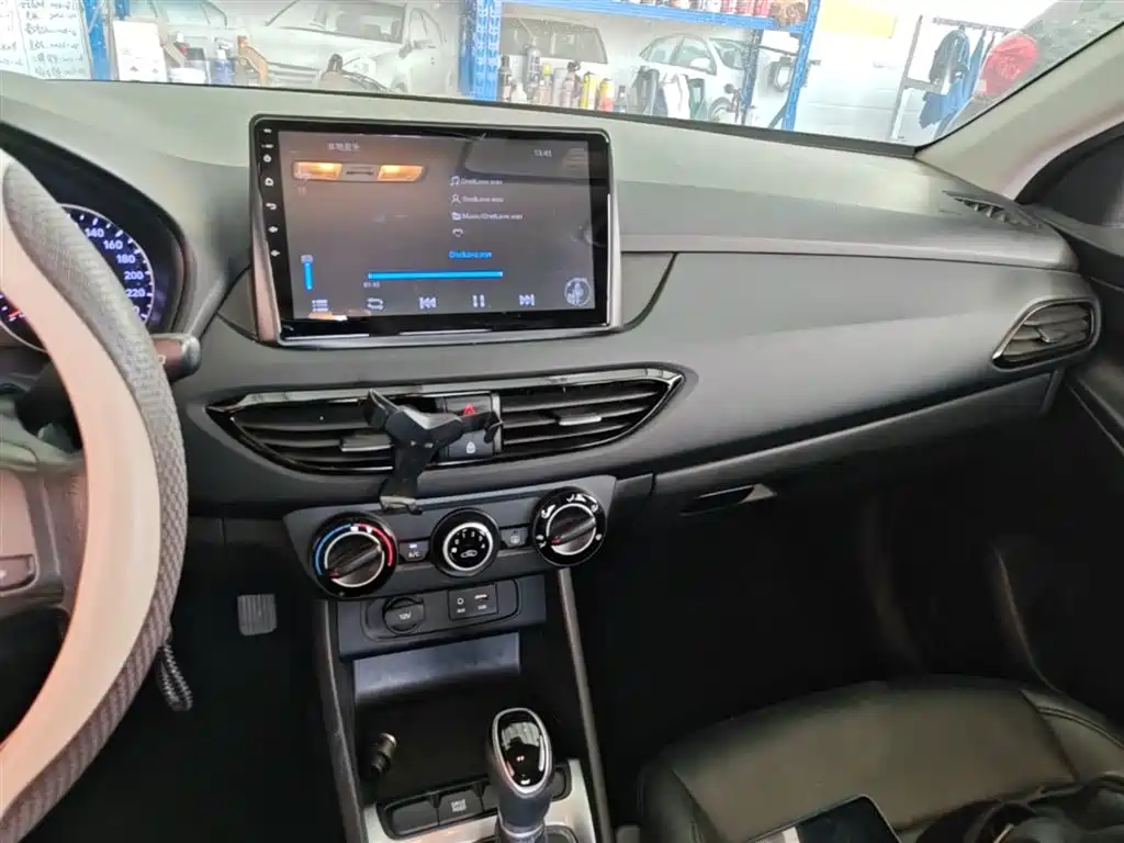 Hyundai Elantra 2019 — фото 10