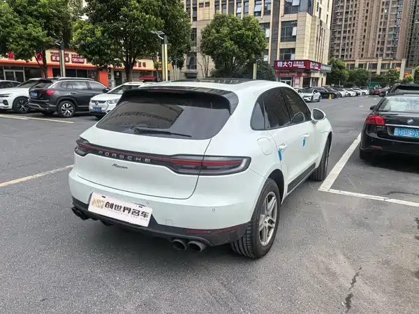 Porsche Macan 2021