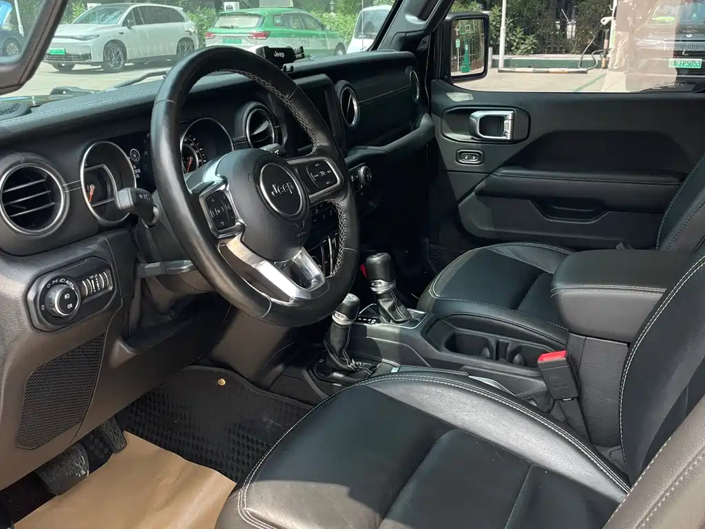 Jeep Wrangler 2021 — фото 13
