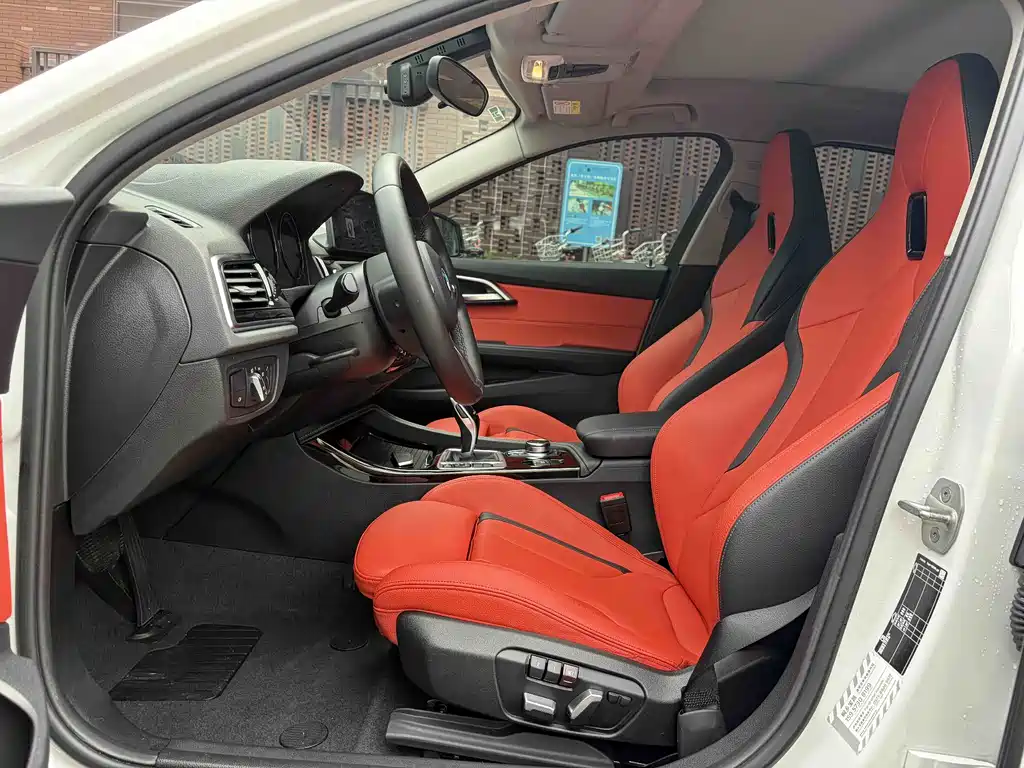 BMW 1 Series 2023 — фото 4