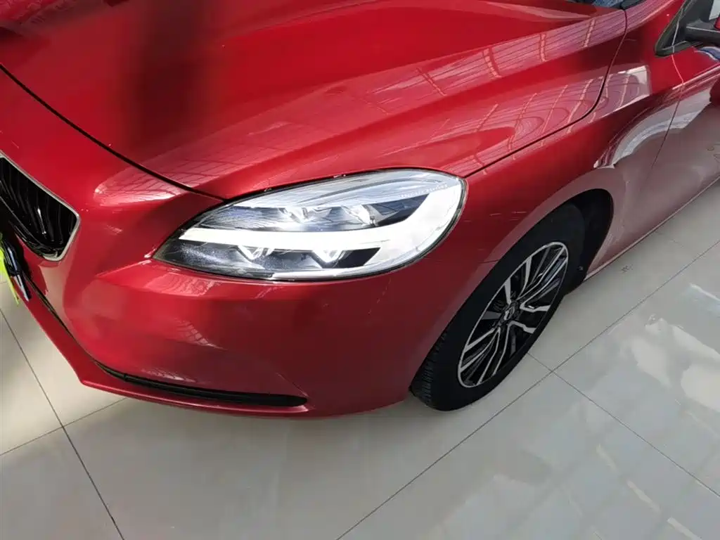 Volvo V40 2019 — фото 24