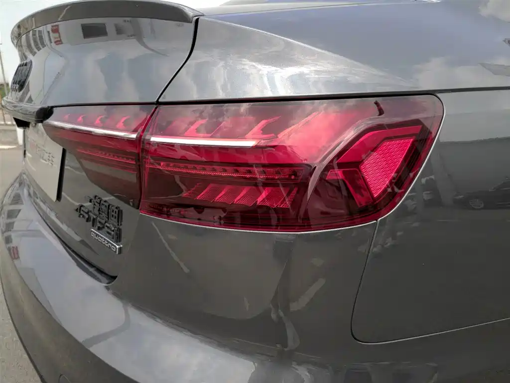 Audi A4L 2023 — фото 18
