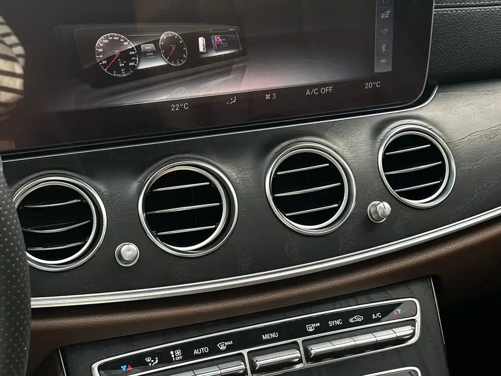 Mercedes-Benz E-Class 2018 — фото 14