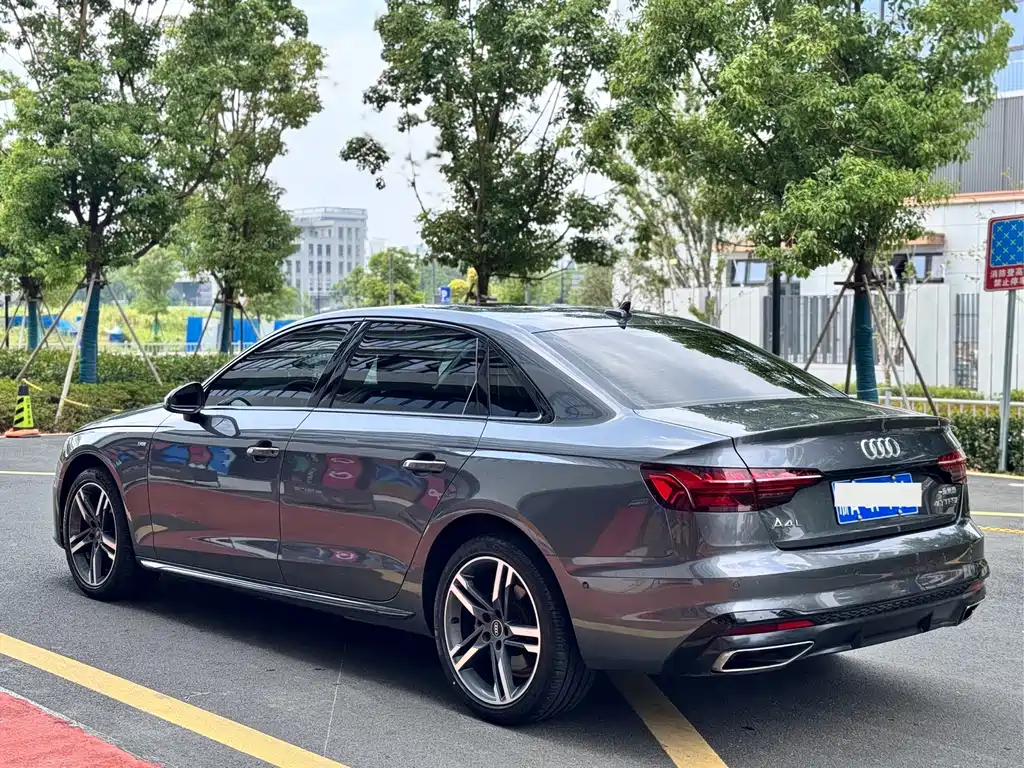 Audi A4L 2023 — фото 11
