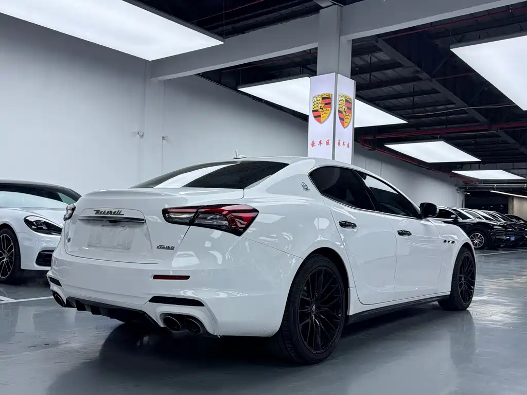 Maserati Ghibli 2016 — фото 19